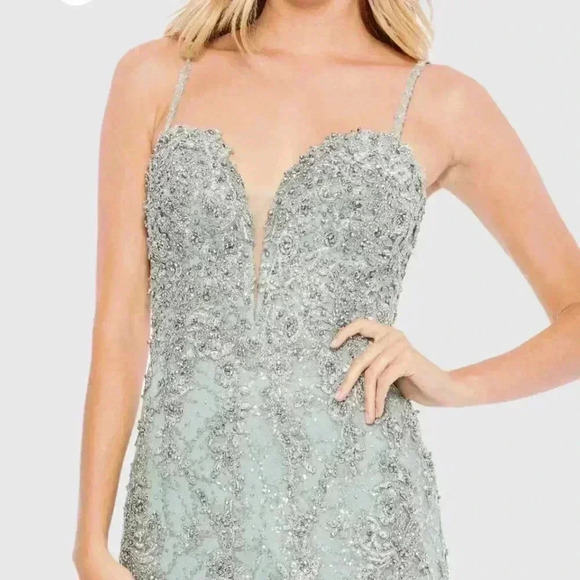 MAC DUGGAL Embellished Sleeveless Plunge Neck Trumpet Gown NWT Size 16 A20242 - Picture 4 of 8